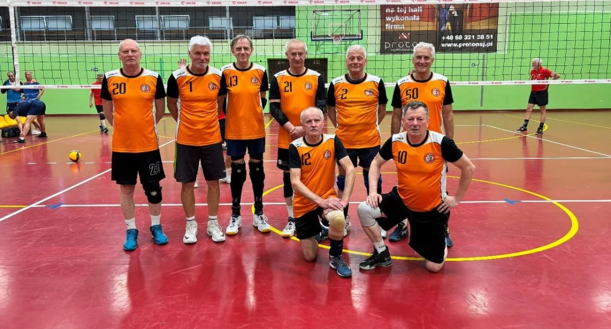 Pozostałe, Dziadki najlepszej czwórce mistrzostw Polski Masters - zdjęcie, fotografia