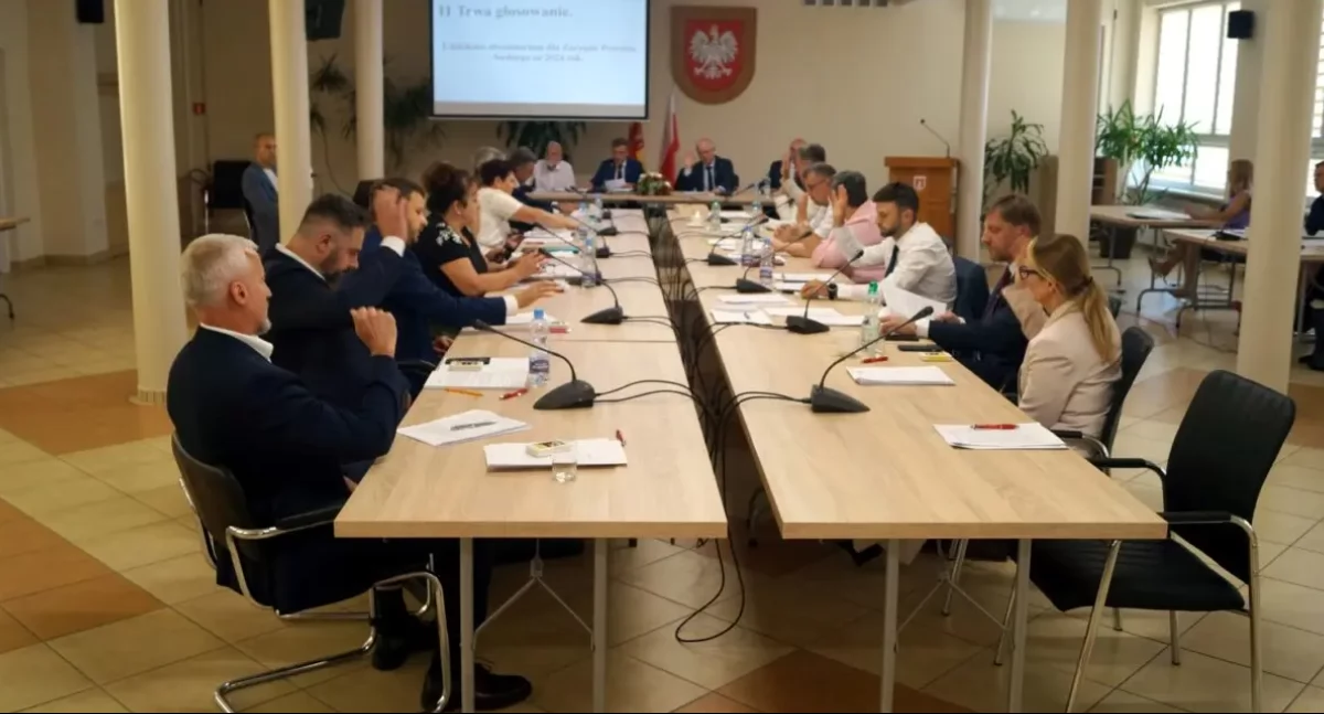 Polityka, Zarząd powiatu suskiego absolutorium - zdjęcie, fotografia