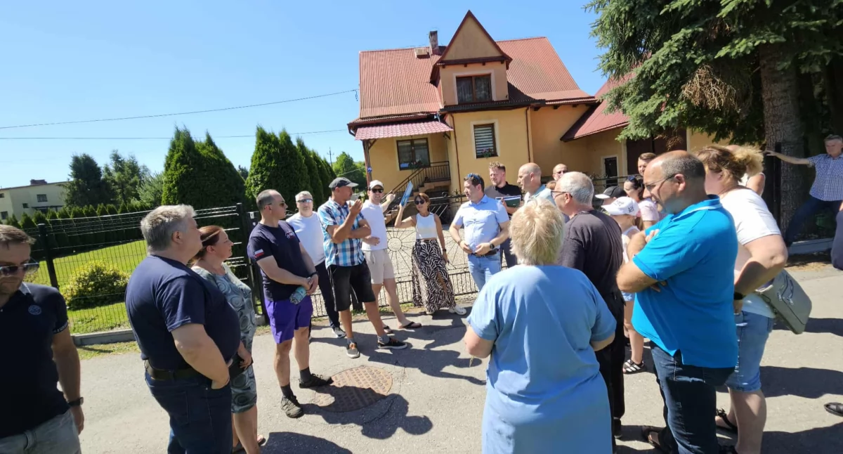 Interwencje, Protest przeciw budowie osiedla mieszkaniowego Białce nabiera siły - zdjęcie, fotografia