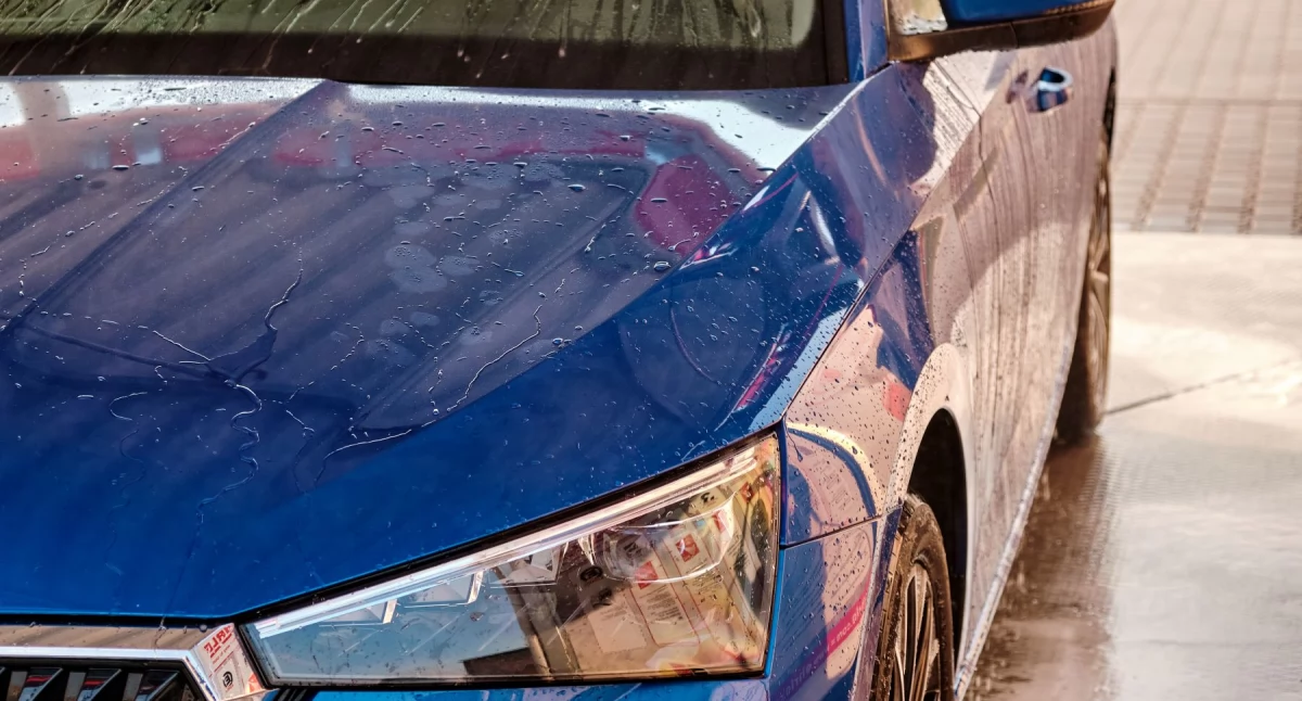Materiał zewnętrzny, dbać lakier samochodu latem stracił blasku - zdjęcie, fotografia