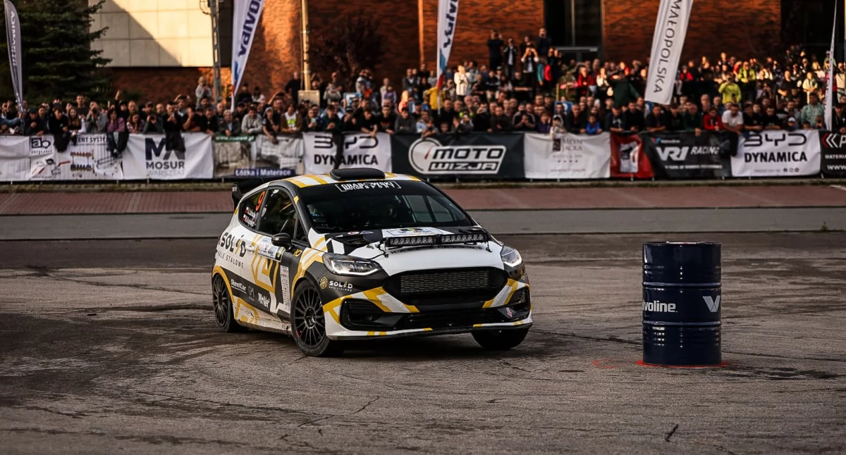 Motosport, Valvoline Małopolski Matulka Kołtun Łabuda Kuśnierz czołówce rajdu - zdjęcie, fotografia