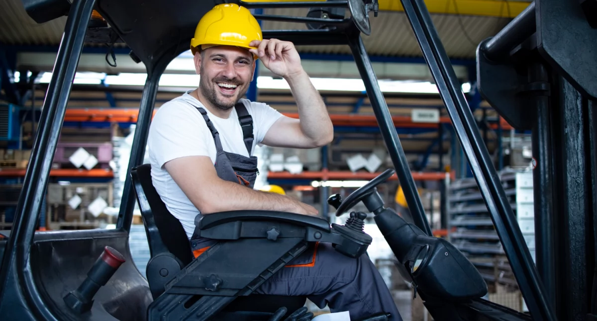 Materiał zewnętrzny, Wózek platformowy elektryczny nowoczesne rozwiązanie transporcie wewnętrznym - zdjęcie, fotografia