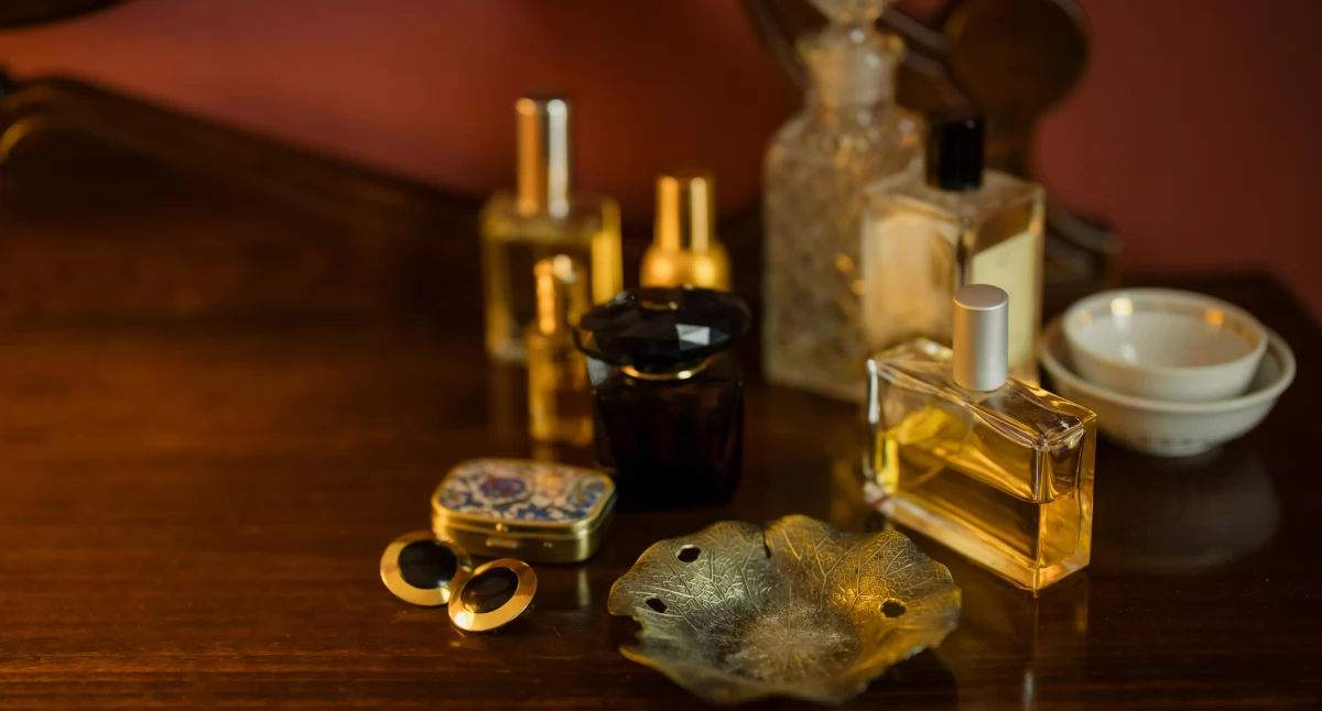 Materiał zewnętrzny, dobrać perfumy które naprawdę pasują Twojej osobowości przewodnik zapachowy - zdjęcie, fotografia