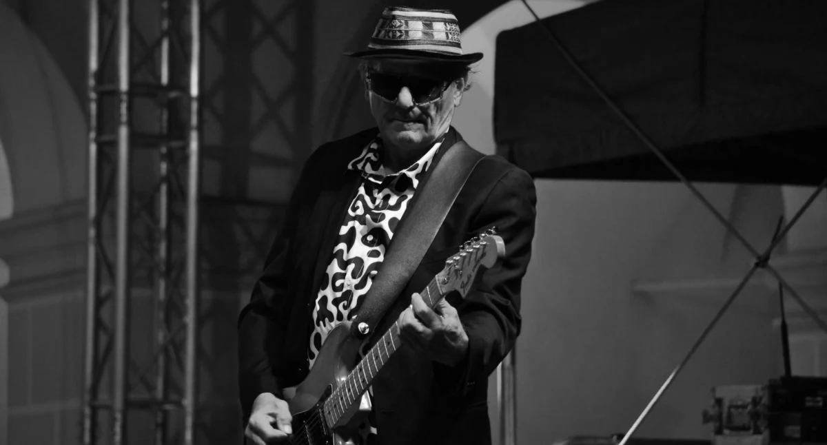 Odeszli od nas - wspomnienia , Ryszard „Placho” Olesiński żyje Zmarł legendarny gitarzysta Maanamu - zdjęcie, fotografia
