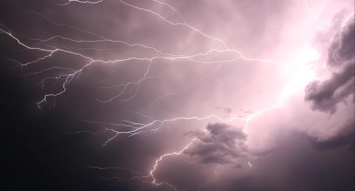 Pogodynka, Uwaga nadciągają burze gradem! Ostrzeżenie meteorologiczne regionu - zdjęcie, fotografia