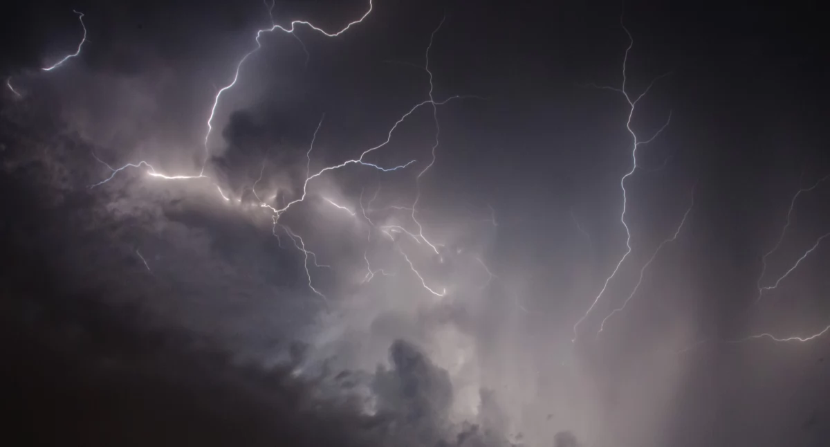 Pogodynka, ALERT POGODOWY! powiat suski nadciągają gwałtowne burze silnym wiatrem gradem! - zdjęcie, fotografia