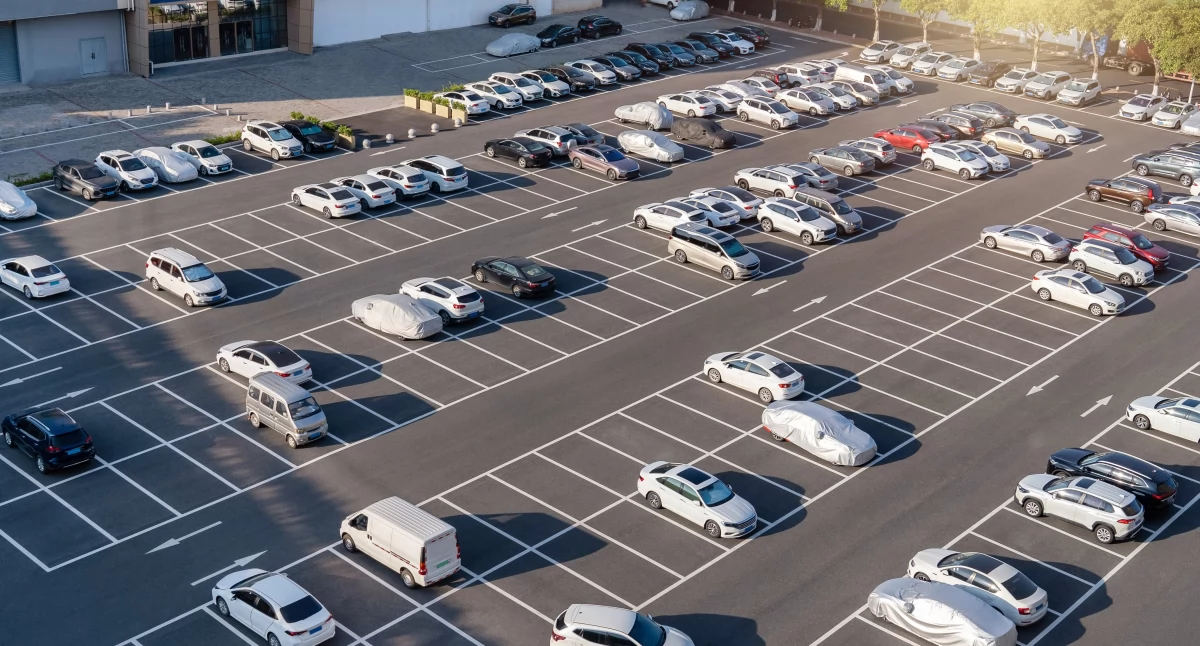 Materiał zewnętrzny, Systemy rozpoznawania tablic rejestracyjnych komfort bezpieczeństwo parkingu - zdjęcie, fotografia