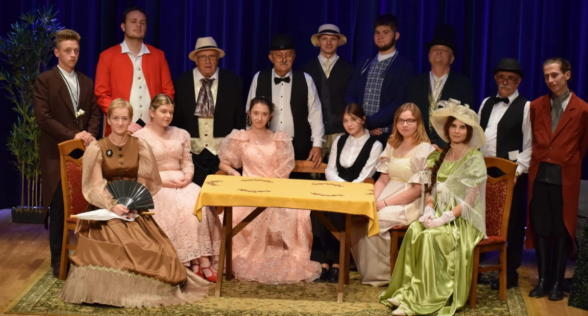 Film i Teatr, Wojna płci salwy śmiechu! Teatr Młodych Zaprasza spektakl „Niewolnice Pipidówki - zdjęcie, fotografia