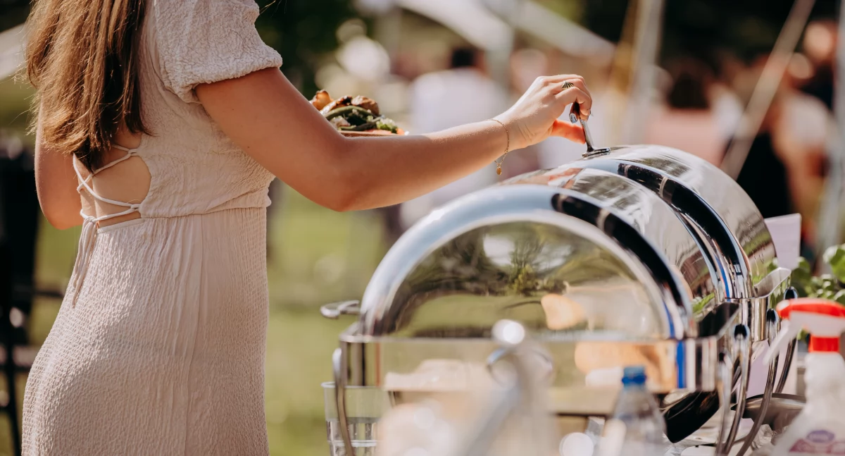Materiał zewnętrzny, Patery aluminiowe cateringu estetyka funkcjonalność jednym - zdjęcie, fotografia