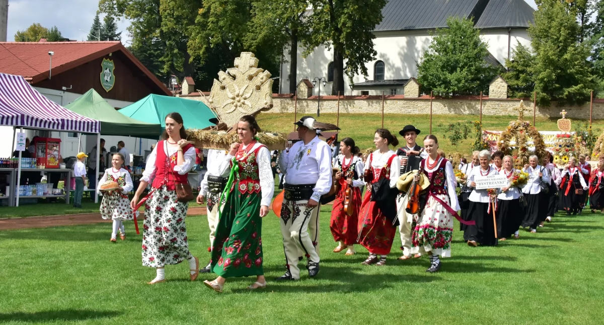 Folklor i Tradycje , Dożynki Powiatowe Sidzinie święto plonów tradycji - zdjęcie, fotografia
