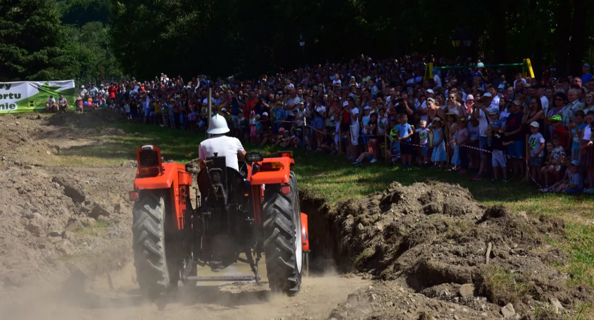 Rozrywka, Podhalańskie Wyścigi Traktorów Traktoriada Nowym Targu - zdjęcie, fotografia