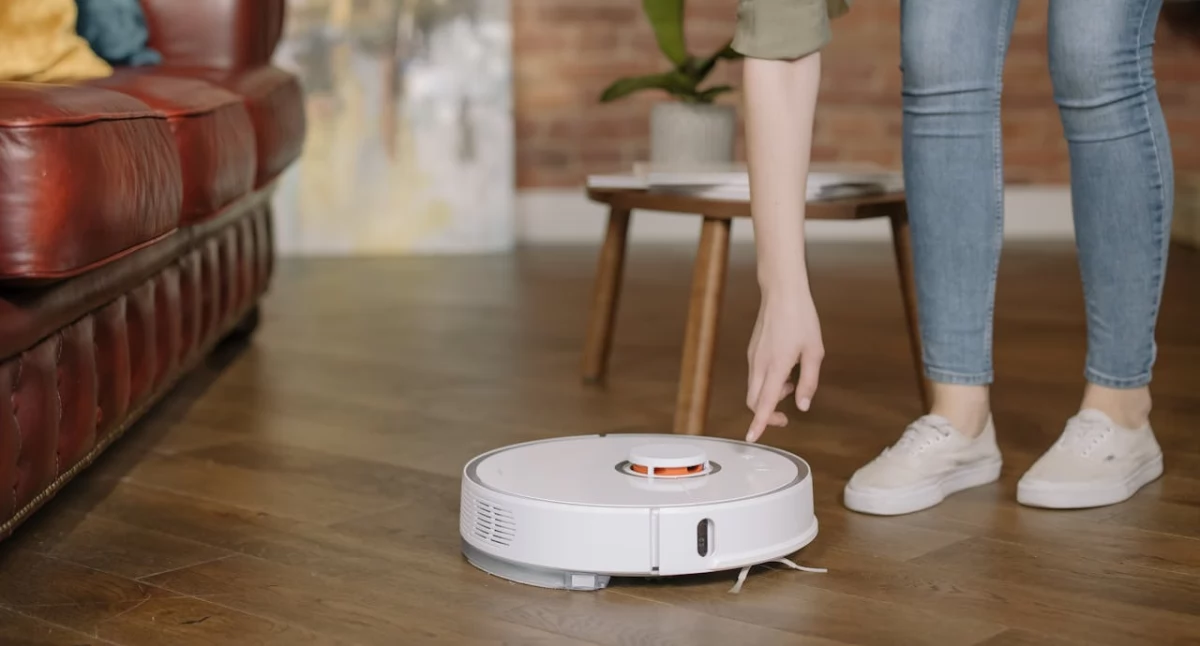 Materiał zewnętrzny, działają roboty sprzątające kiedy warto kupić - zdjęcie, fotografia