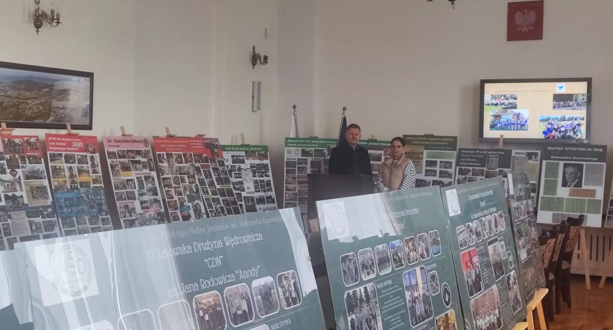Informacje urzędowe, harcerstwa Jordanowie jubileuszowa wystawa Urzędzie Miasta - zdjęcie, fotografia