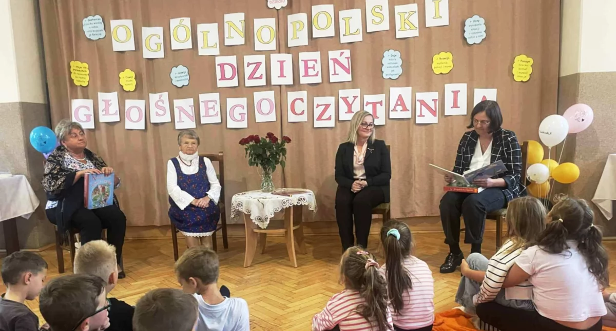 Literatura i poezja, Ogólnopolski Dzień Głośnego Czytania gminie Budzów - zdjęcie, fotografia