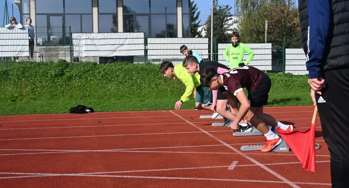 Sport szkolny, Lekkoatletyczne zmagania uczniów szkół podstawowych - zdjęcie, fotografia