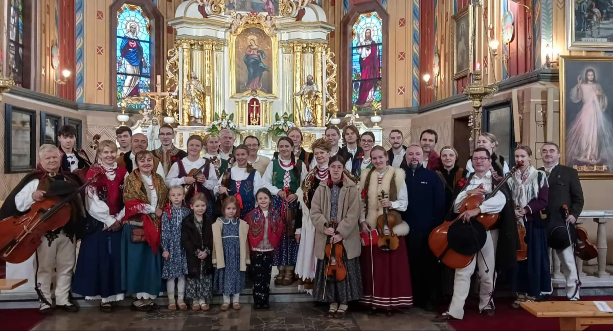 Pomoc społeczna, Pomoc smakuje słodko –51 tysięcy złotych ciast! - zdjęcie, fotografia