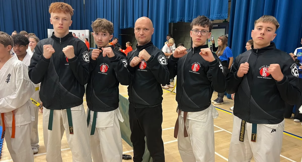 Pozostałe, Sukces młodych karateków Suchej Beskidzkiej Pucharze Europy Karate Kontaktowego Wielkiej Brytanii - zdjęcie, fotografia