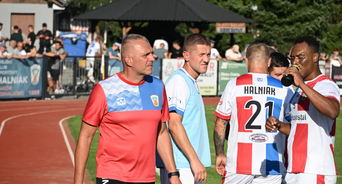 Piłka nożna, Prezes Halniaka przestał trenerem Halniaka - zdjęcie, fotografia