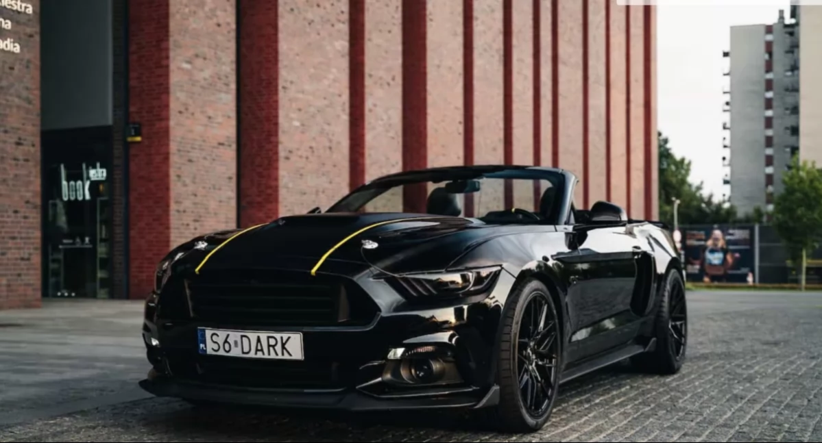 Materiał zewnętrzny, Mustang Cabrio klasyk który uzależnia dźwiękiem jazdą gołym niebem - zdjęcie, fotografia