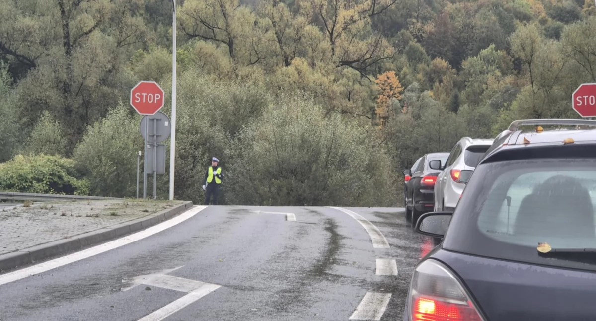 Drogi i Transport, Ręczne sterowanie ruchem odpowiedzią korki mieście - zdjęcie, fotografia