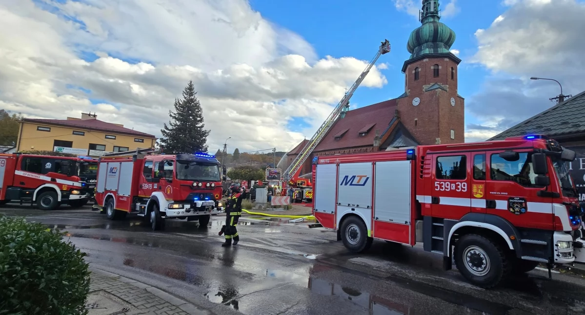 Pożary , Syreny Zembrzycach Wielkie manewry strażackie kościele parafialnym - zdjęcie, fotografia