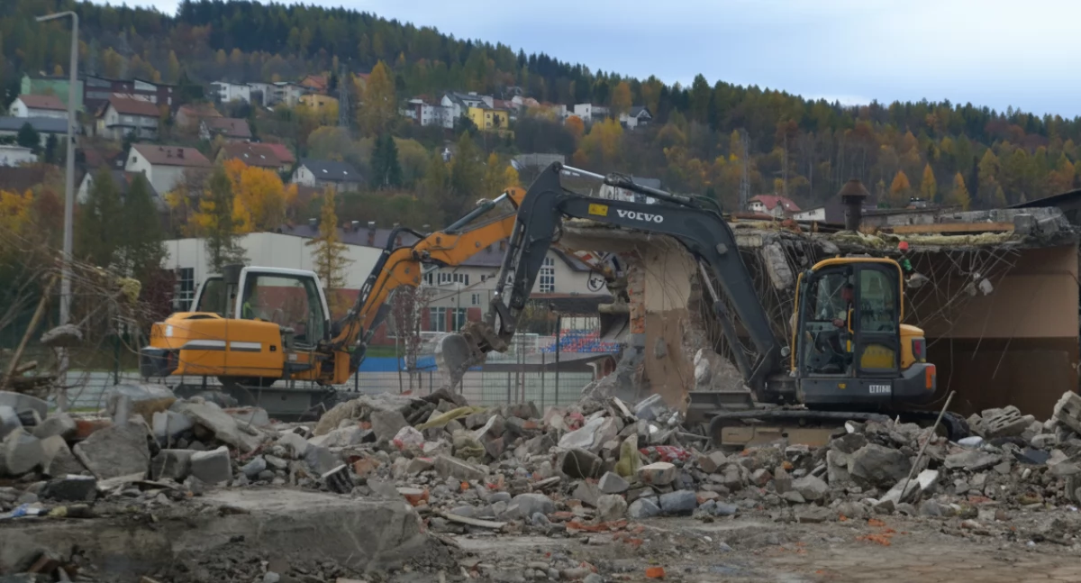Nasze sprawy, Beskidy Tourist likwidowane pomieszczenia biurowe wyburzane - zdjęcie, fotografia