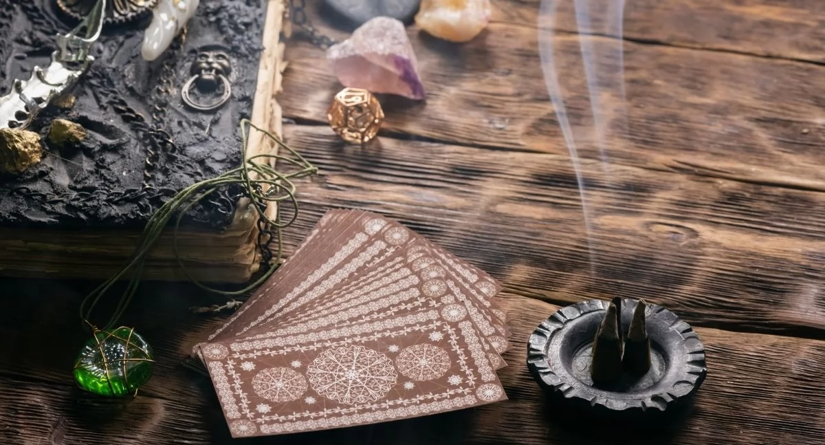 Materiał zewnętrzny, Rodzaje wróżenia - zdjęcie, fotografia