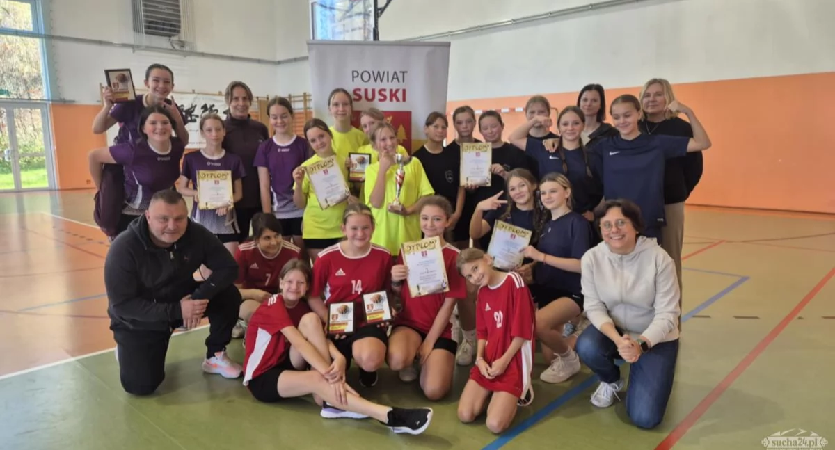 Sport szkolny, Uczennice Stryszawa triumfują koszykówce - zdjęcie, fotografia