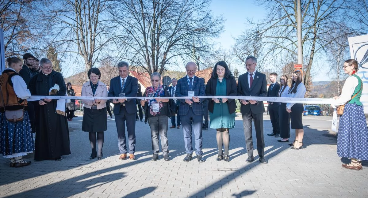 Ze szkolnej ławy, Suchej Beskidzkiej otwarto centrum szkoleniowe europejskim znaczeniu - zdjęcie, fotografia