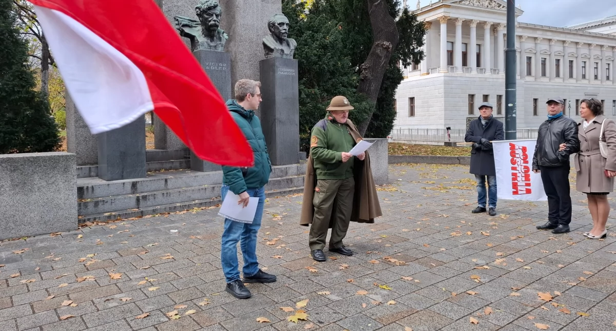 Ze świata, Polacy Wiedniu uczcili rocznicę odzyskania Niepodległości wyjątkowe AUTOKORSO przejechało ulicami stolicy Austrii - zdjęcie, fotografia