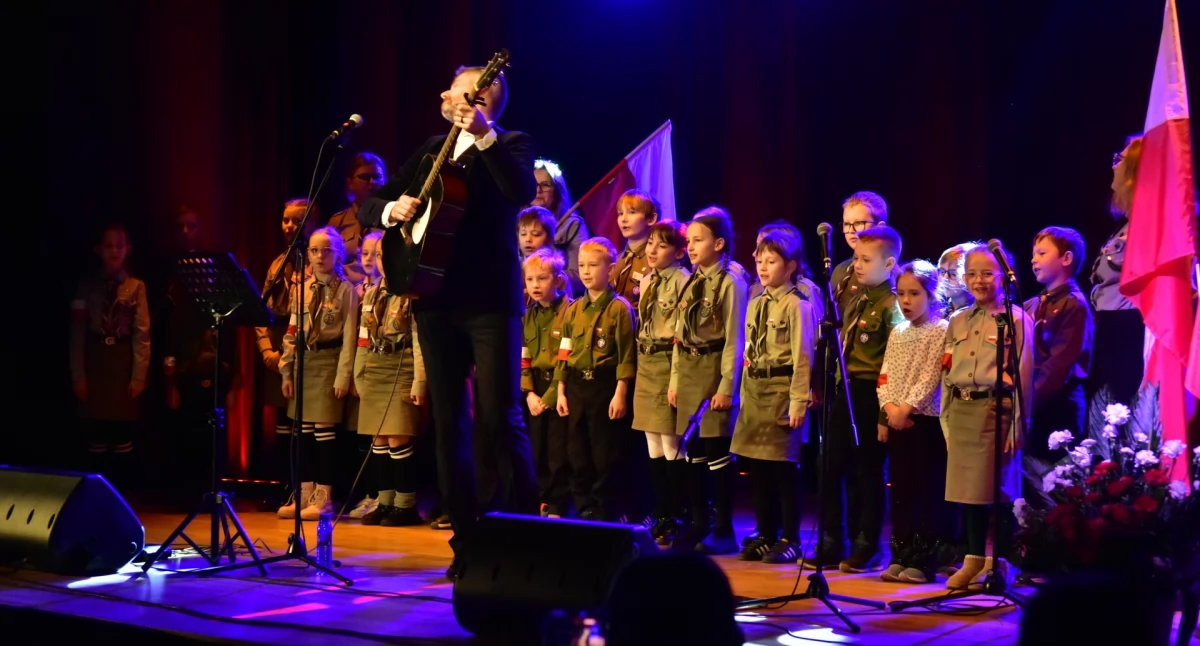 Koncerty – Muzyka , Koncert okazji Narodowego Święta Niepodległości Babiogórskim Centrum Kultury - zdjęcie, fotografia