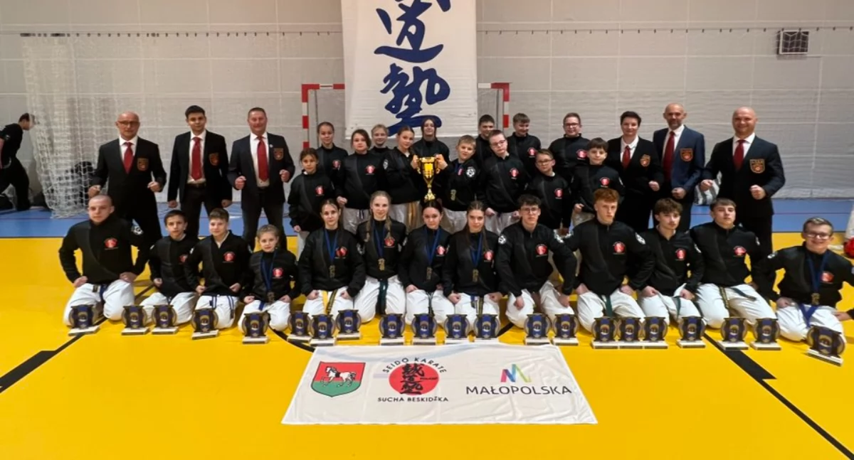 Sporty walki , Sukcesy indywidualne drużynowe zawodników Beskidzkiego Klubu Karate Suchej Beskidzkiej - zdjęcie, fotografia