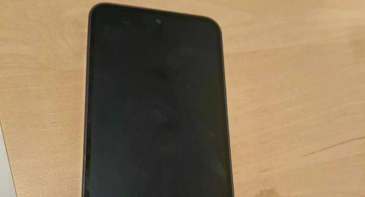 Nasze sprawy, Znaleziony telefon czeka właściciela jordanowskim komisariacie - zdjęcie, fotografia