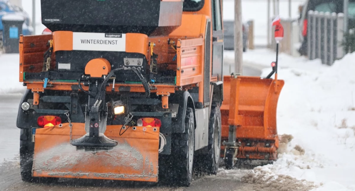 Drogi i Transport, Odśnieżanie dróg gminnych Suchej Beskidzkiej - zdjęcie, fotografia