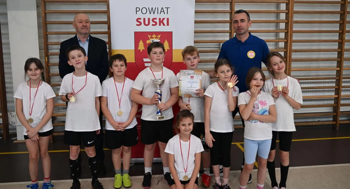 Sport szkolny, Sportowe emocje uśmiechy małych mistrzów awans Skawica finału wojewódzkiego - zdjęcie, fotografia