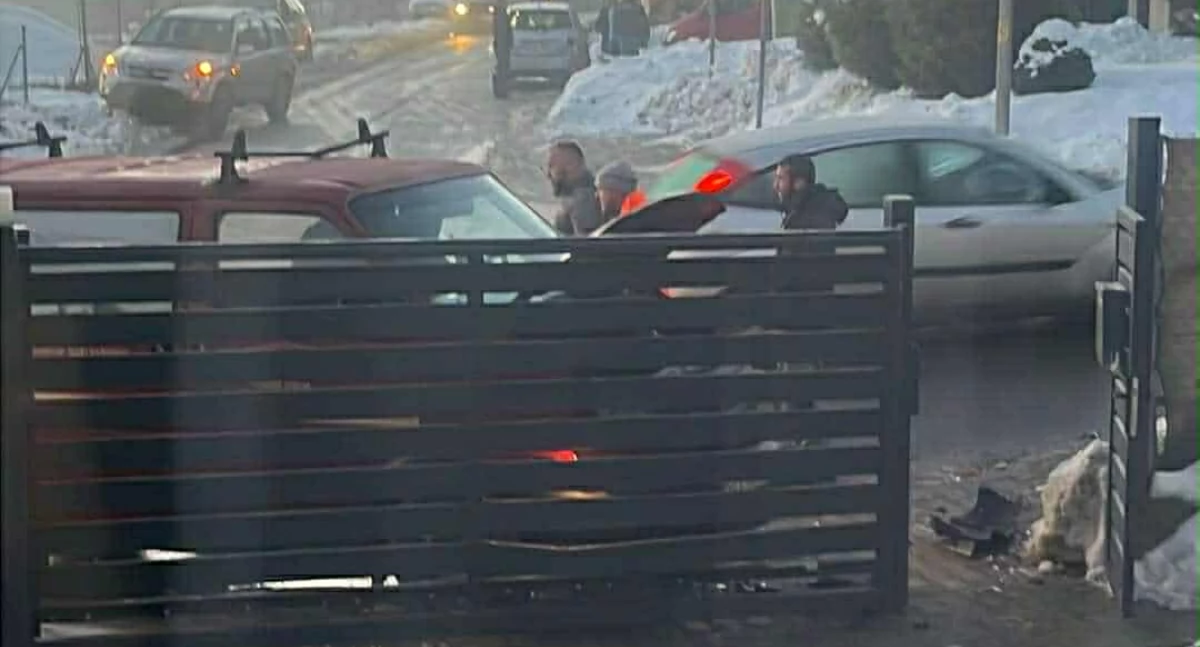 Wypadki drogowe, Kraksa Pewelce uszkodzone - zdjęcie, fotografia