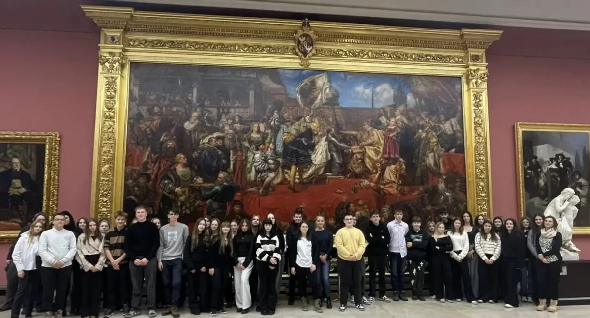 Wystawy, Wyjście klasą powiat suski inwestuje kulturalny rozwój młodzieży - zdjęcie, fotografia