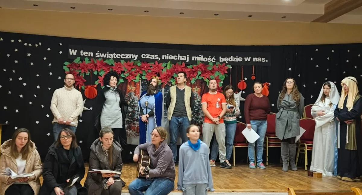 Folklor i Tradycje , Rodzice wracają czasów szkolnych występów Kulisy zbliżających jasełek Lachowicach - zdjęcie, fotografia