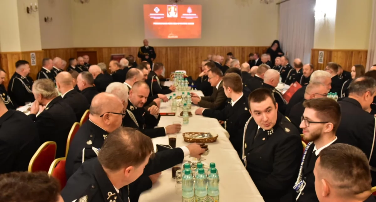 Z remizy, Strażacy podsumowali odebrali odznaczenia awanse - zdjęcie, fotografia