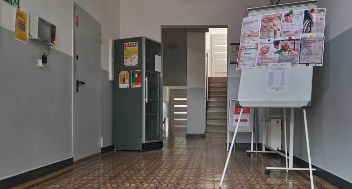 Pomoc społeczna, Świąteczny stół marnowania podziel jedzeniem - zdjęcie, fotografia