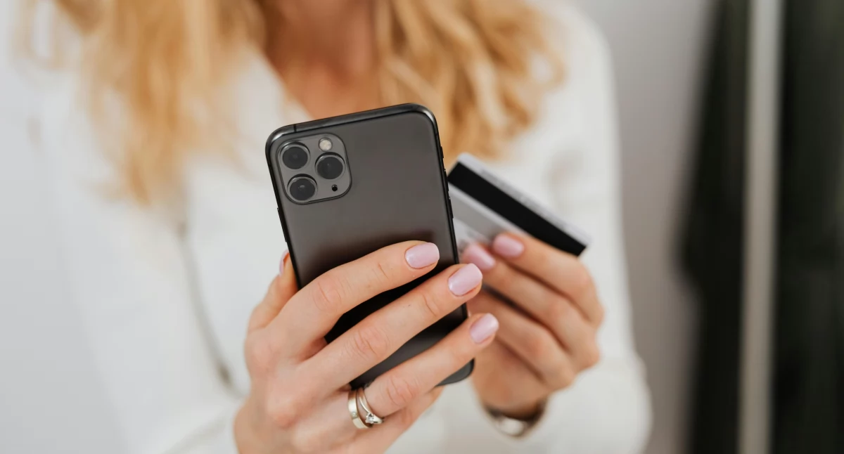 Materiał zewnętrzny, Zakupy online klasą zwrócić uwagę kupując odzież damską internecie - zdjęcie, fotografia
