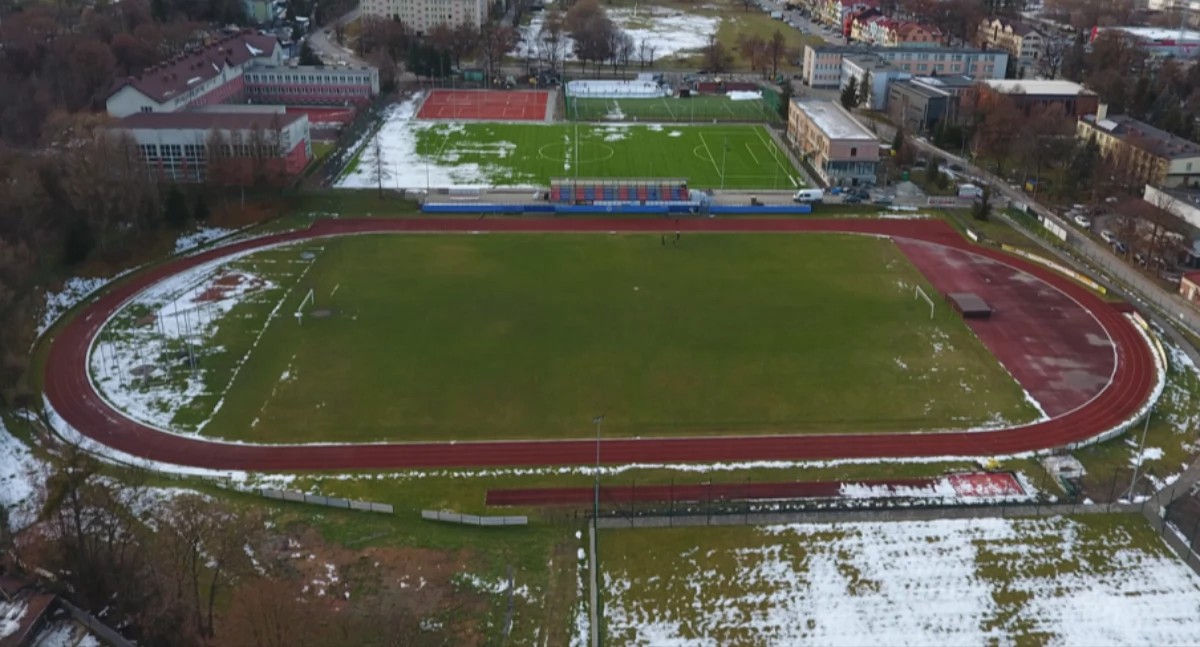 Kronika kryminalna, Napastowanie stadionie Suchej Beskidzkiej latek trafił tymczasowego aresztu - zdjęcie, fotografia