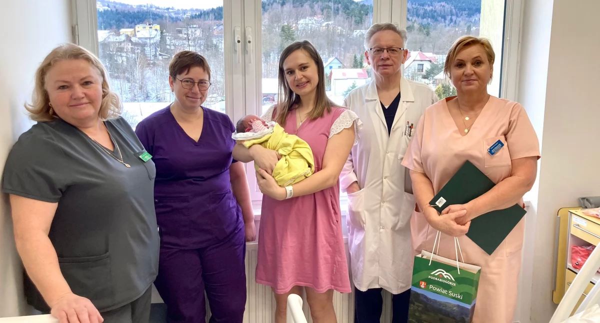 Nasze sprawy, Hania pierwszym noworodkiem suskim szpitalu - zdjęcie, fotografia
