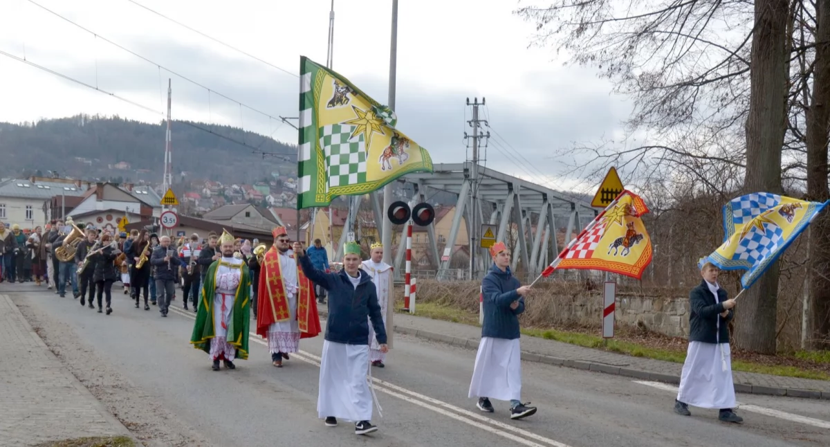 Religia, Suchą Beskidzką ponownie przejdzie Orszak Trzech Króli - zdjęcie, fotografia