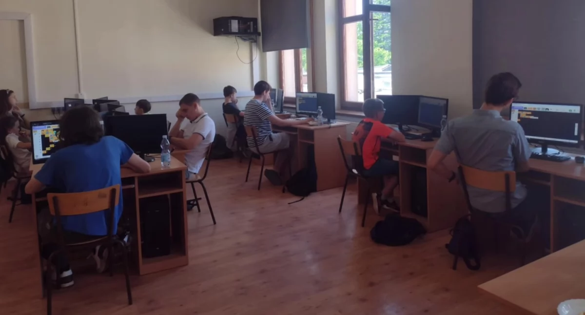 Ze szkolnej ławy, Uczniowie „Goetla” wśród najlepszych programistów regionie - zdjęcie, fotografia