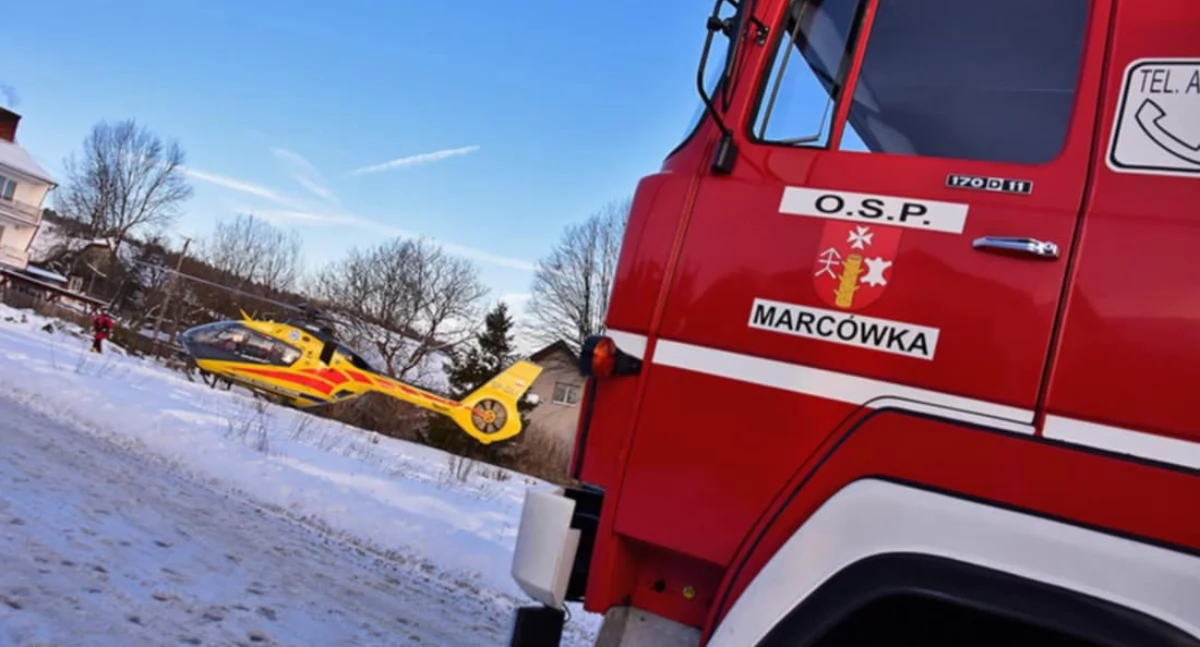 Z remizy, Helikopter przyleciał dziecko Marcówki - zdjęcie, fotografia