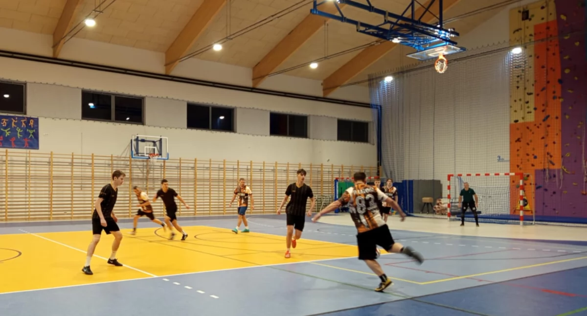 Liga Amatorska, Sypnęło niespodziankami lidze futsalu - zdjęcie, fotografia