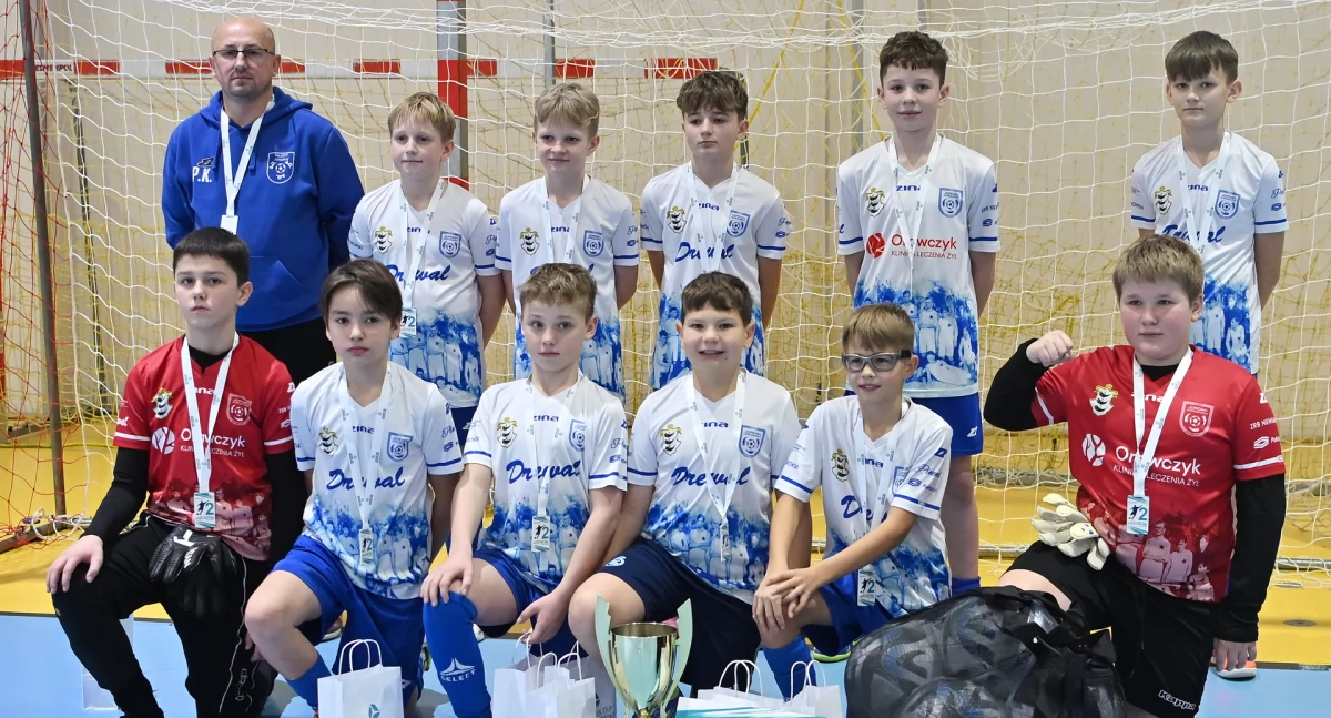 Piłka nożna, pazur Jordana Jordanów finałowym spotkaniu Clico Karolem Wadowice - zdjęcie, fotografia