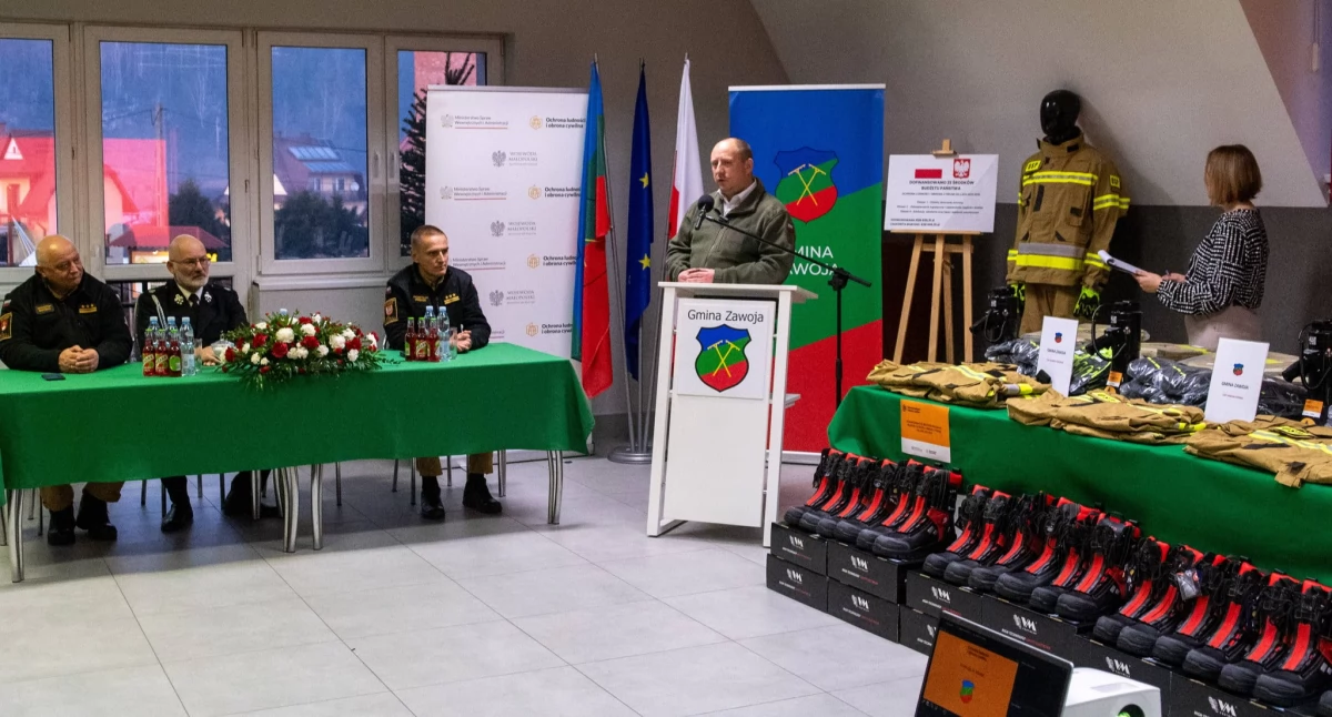 Z remizy, sprzęt bezpieczeństwa Gminy Zawoja - zdjęcie, fotografia