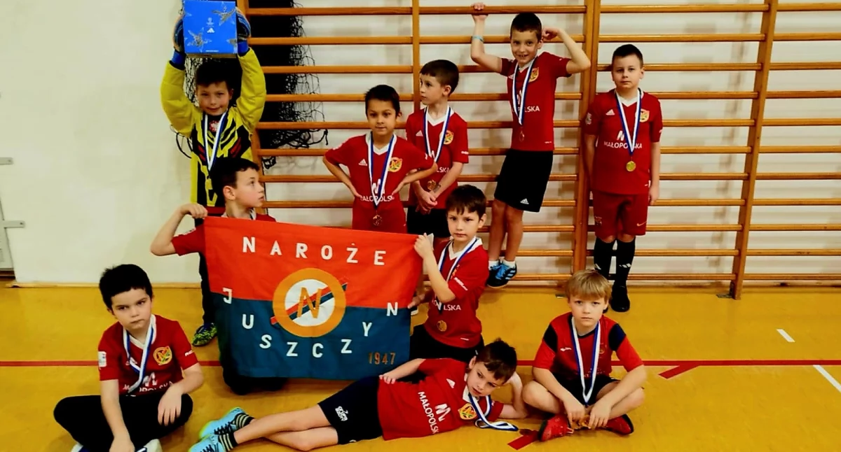 Piłka nożna, Naroże Juszczyn Halniak Maków Podhalański czołówce najlepszych drużyn owskich finałach - zdjęcie, fotografia